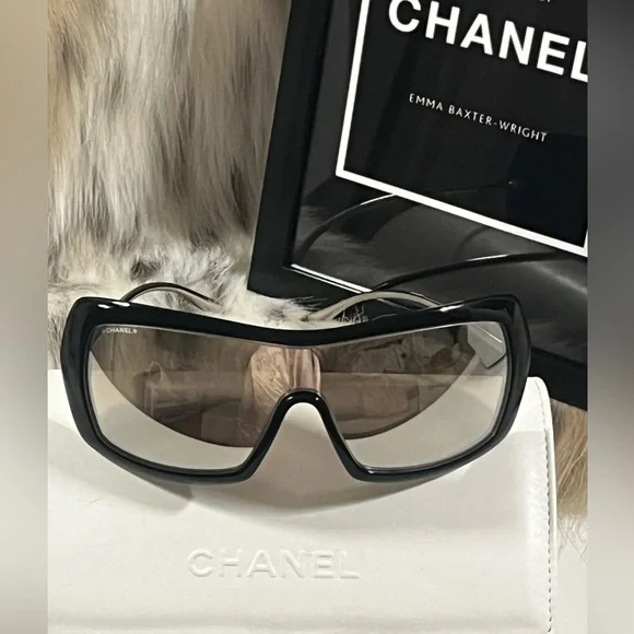 CHANEL | Accessories | Chanel Mirrored Sunglasses With Case  display picture 1